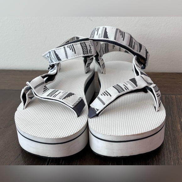 Teva White Platform Sandals Womens size 7 - Picture 2 of 9